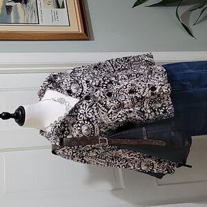 Black And White Geometric Patterned Women's Button Up Blazer Size M